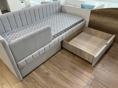 Угловая кровать Слайт Полоса 80х160 (правая). Велюр Тедди 304  от Династия Kids